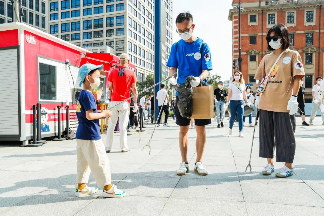 保时捷“World Cleanup Day”∣From the Bund to the North Bund