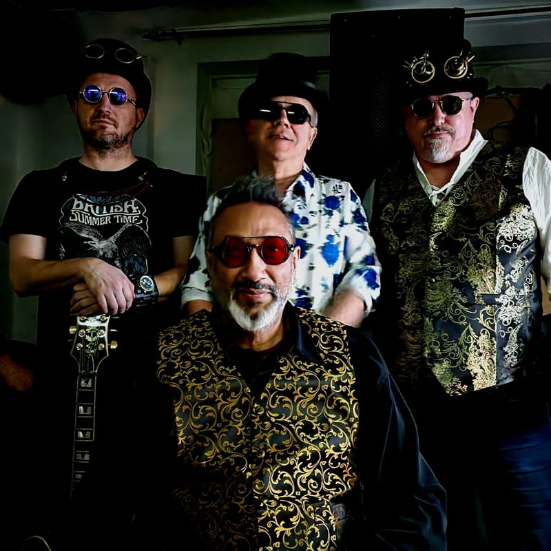 Restless gentlemen at the Eastbourne Steampunk Festival