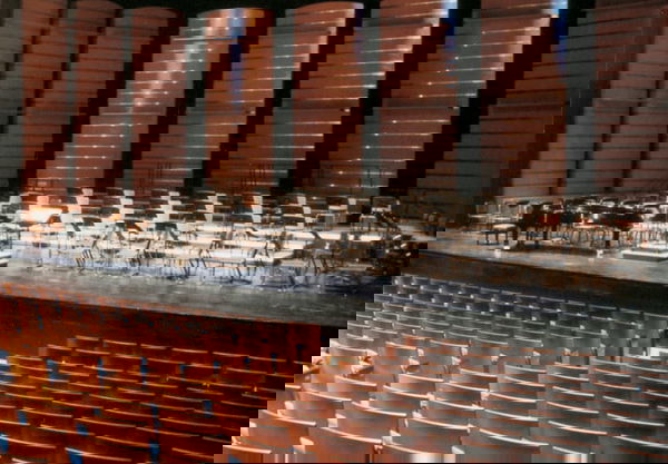 AUDITORIUM CHAIR