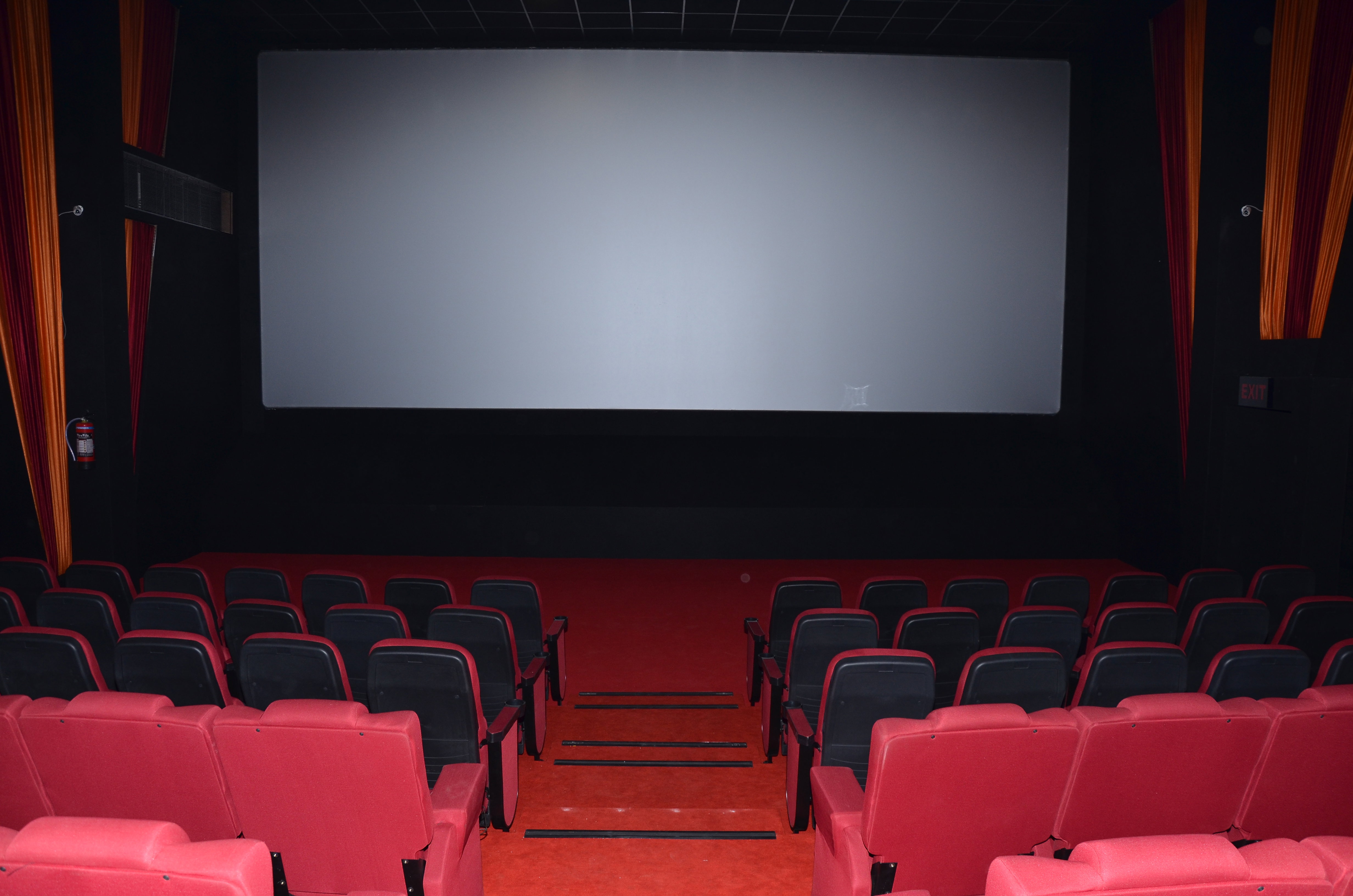 Instalación de butacas de teatro modernas – Cine Angel (Fase 1)