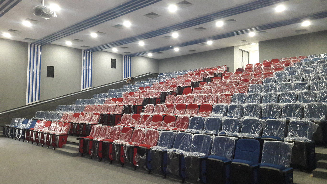 Instalación de sillas de auditorio en Metoda GIDC por TSI