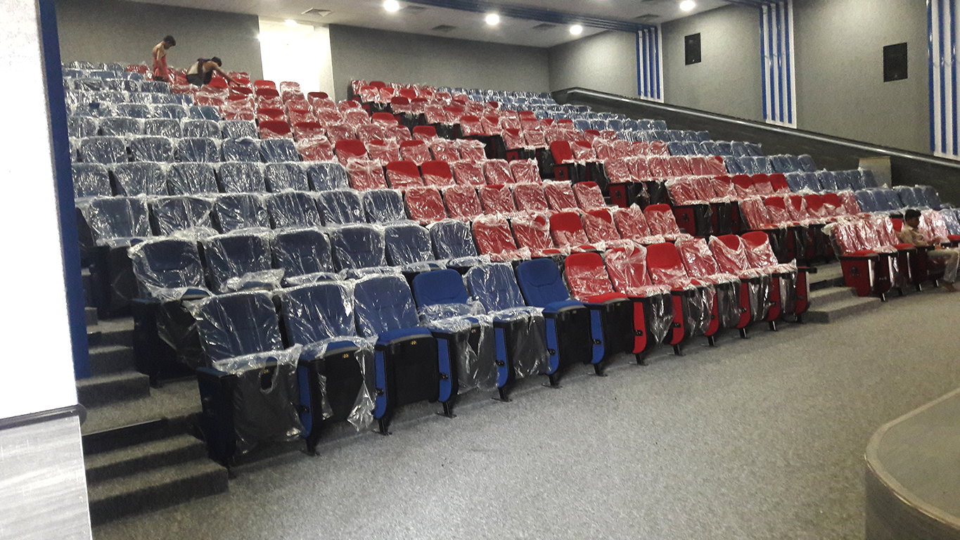 Instalación de sillas de auditorio en Metoda GIDC por TSI