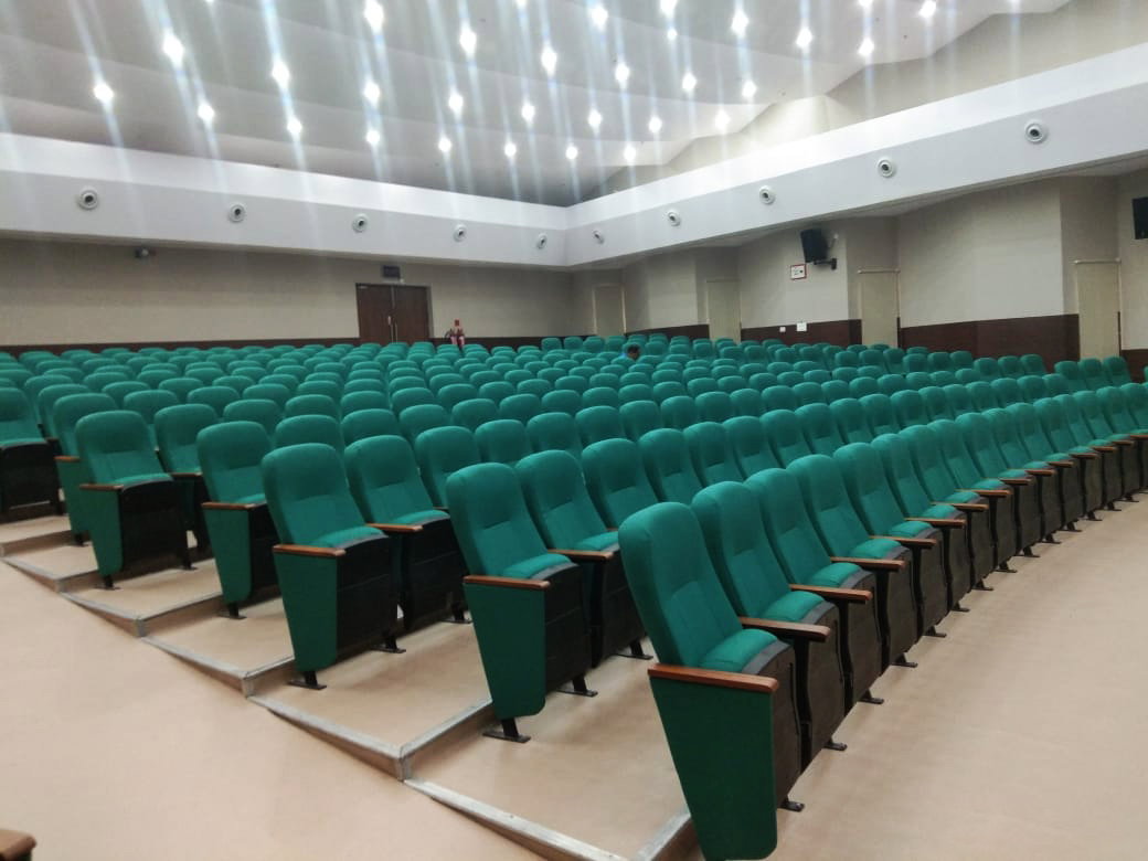 Instalación de sillas de auditorio en Tatanagar, Jharkhand por TSI - Theatre Solution India
