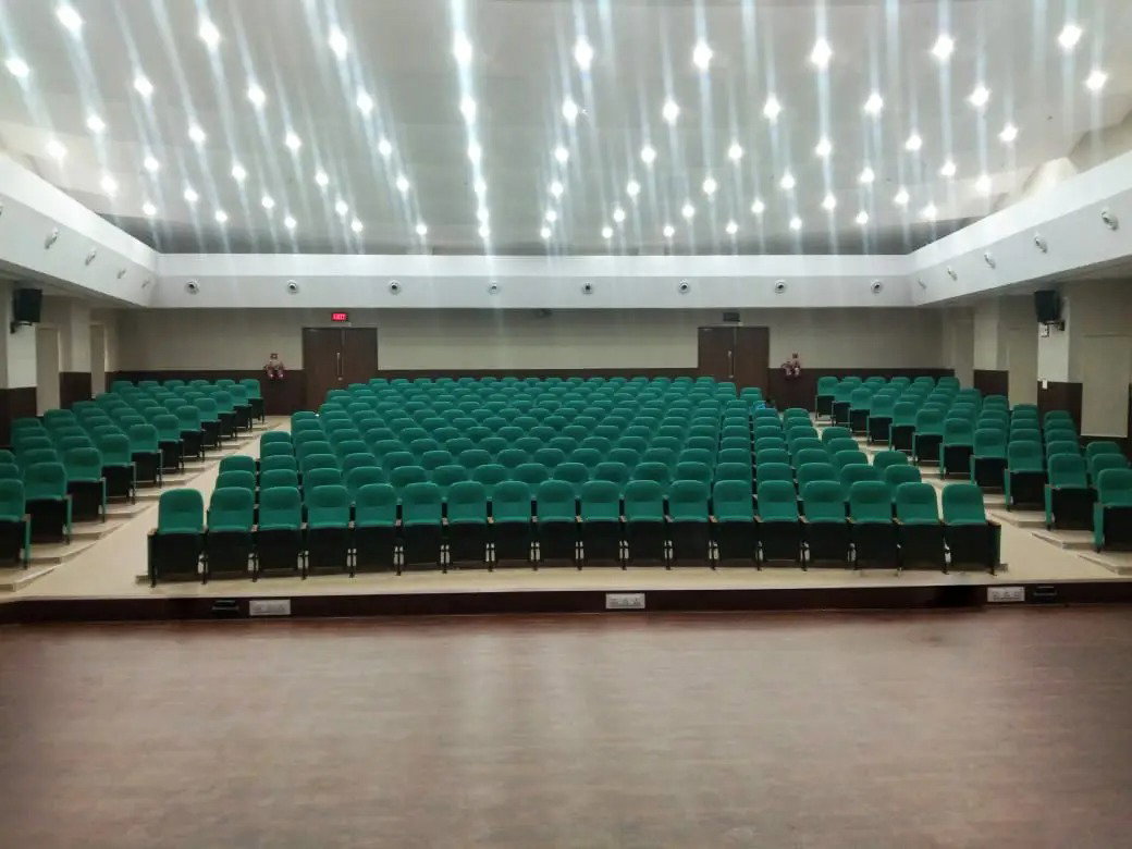 Instalación de sillas de auditorio en Tatanagar, Jharkhand por TSI - Theatre Solution India