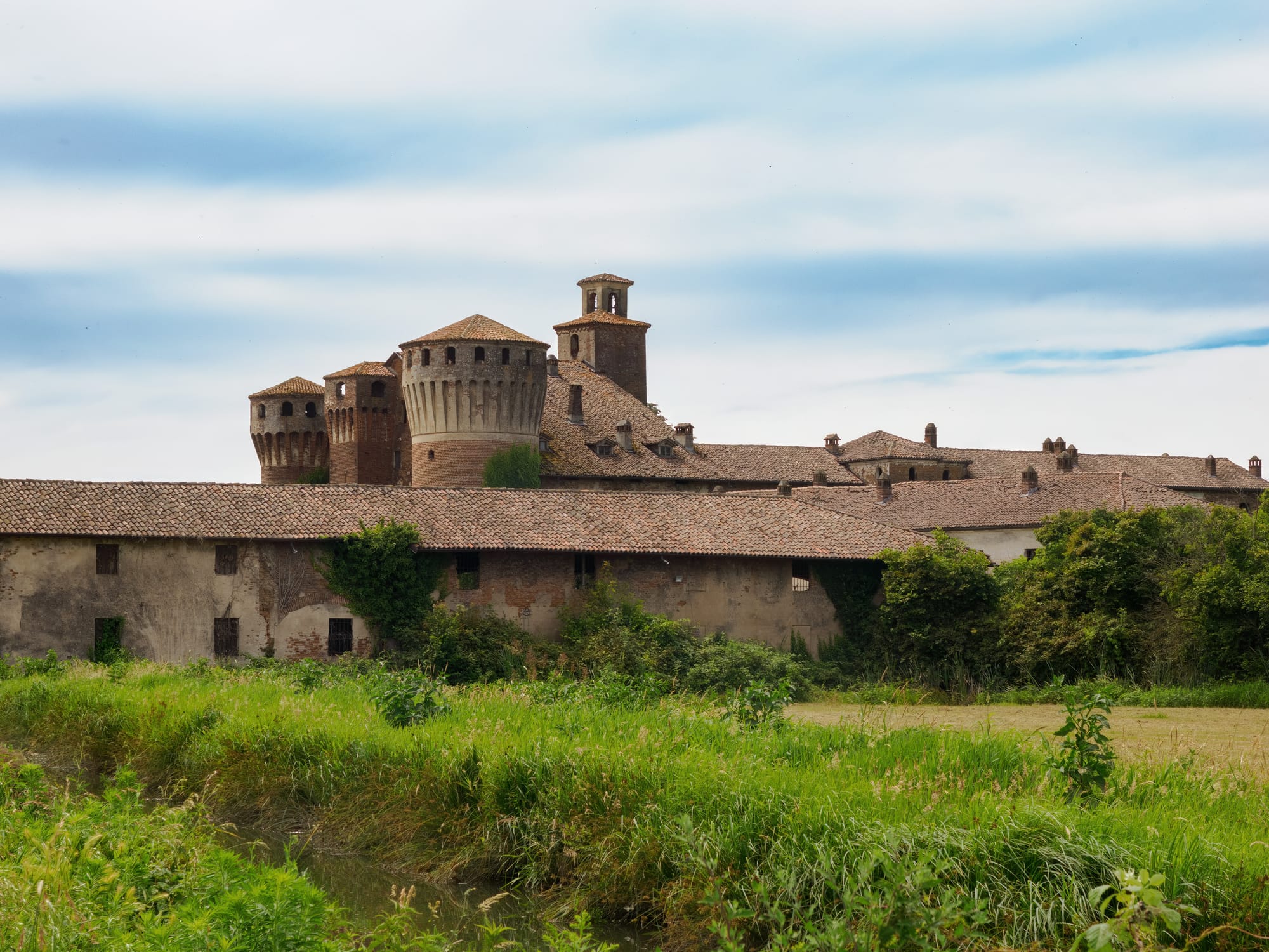 UN VIAGGIO ARCHITETTONICO NELLA LOMELLINA