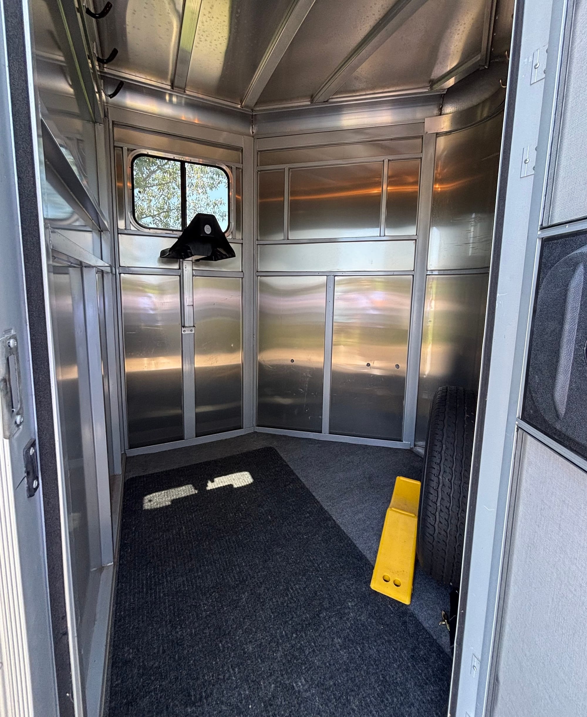2012 Adam 2H with tack room