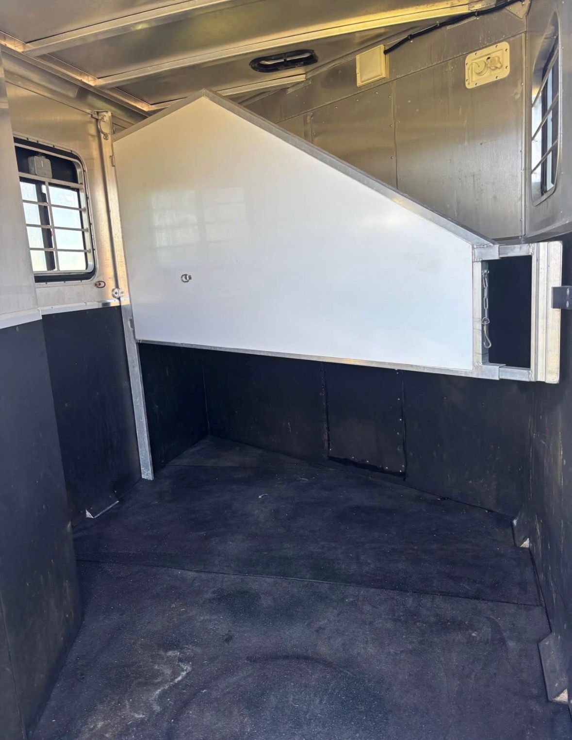 2003 Kiefer Built 2H Slant Load 