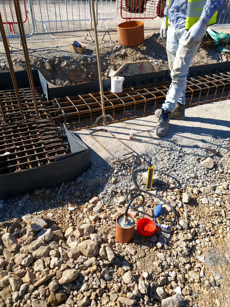حقن التربة الإسمنتي والكيميائي (Permeation Grouting)