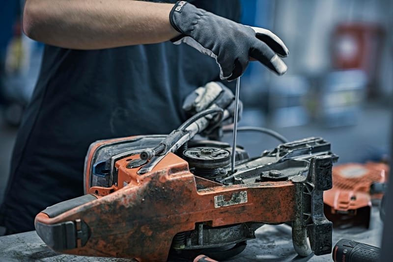 Reparasjon av maskiner og verktøy