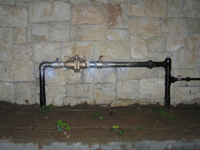 הרכבת מז"ח "2 לתוך מפרט מים קיים. 