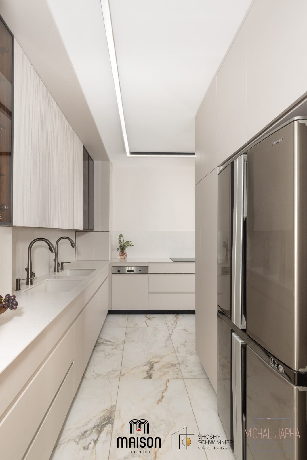 “בית במראה נקי ומודרני – עיצוב על-זמני עם נגיעות יוקרה”