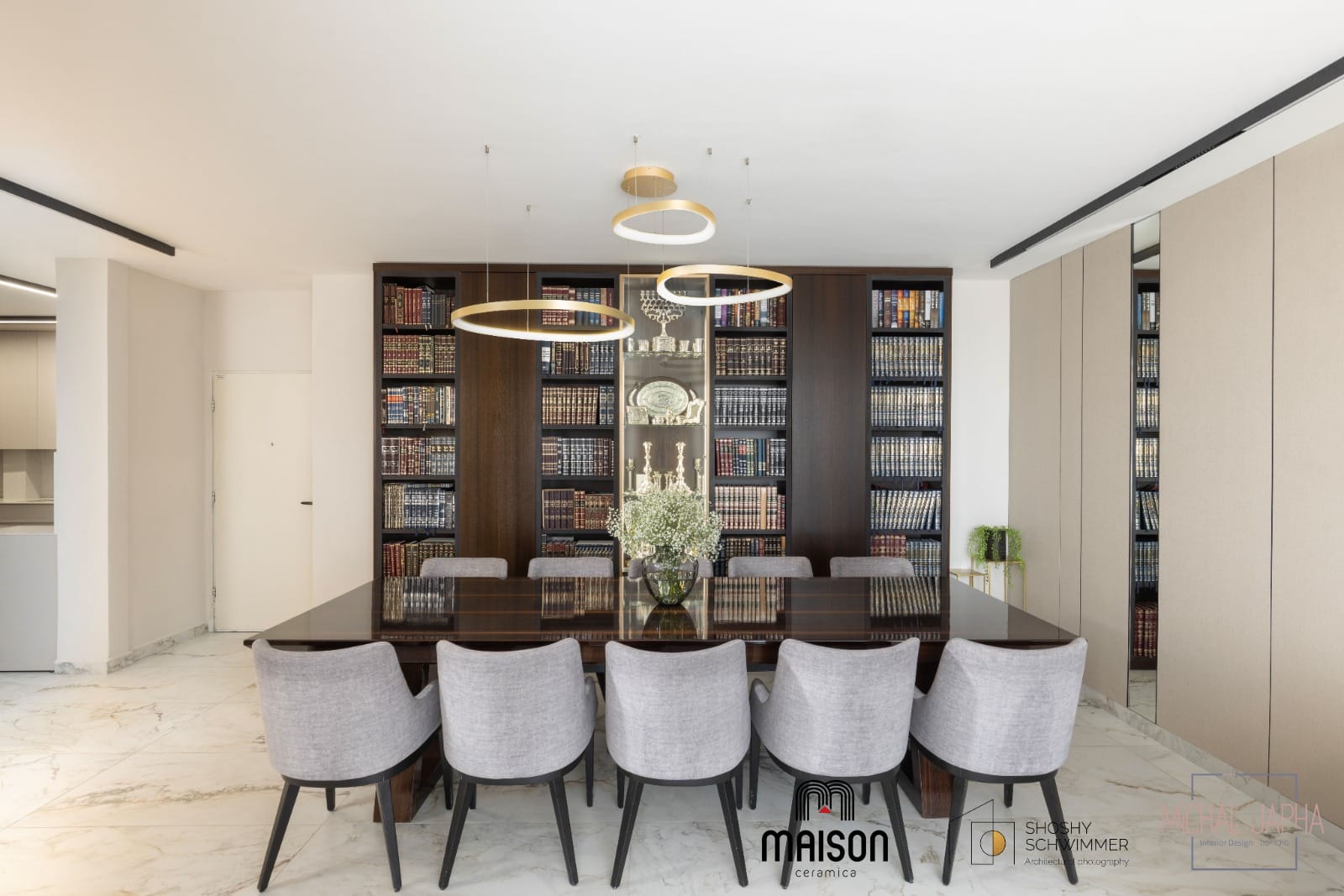 “בית במראה נקי ומודרני – עיצוב על-זמני עם נגיעות יוקרה”