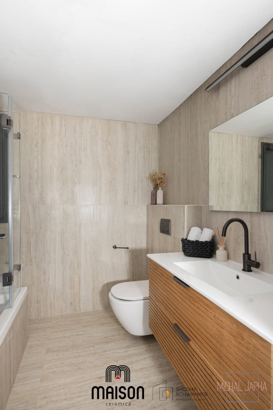 “בית במראה נקי ומודרני – עיצוב על-זמני עם נגיעות יוקרה”