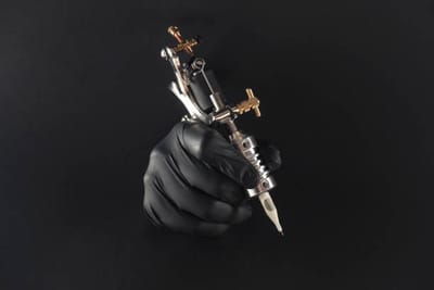 VILLAGE TATTOO SUR PLACE