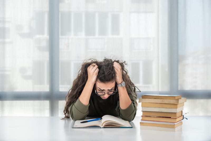 Curso Integral de Preparación de Exámen de Grado en Derecho.