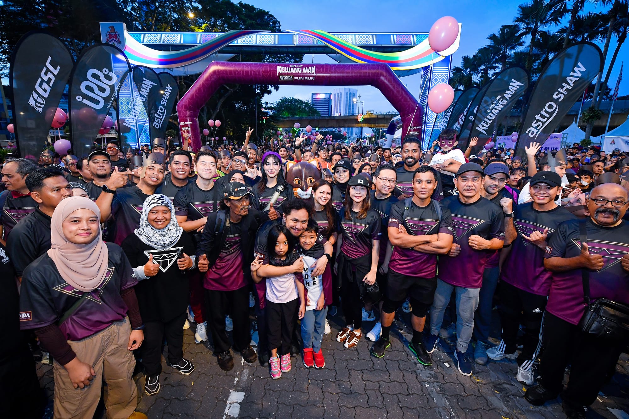 Keluang Man Menyapa Pagi Kuala Lumpur: Larian, Harapan & Topeng Keberanian