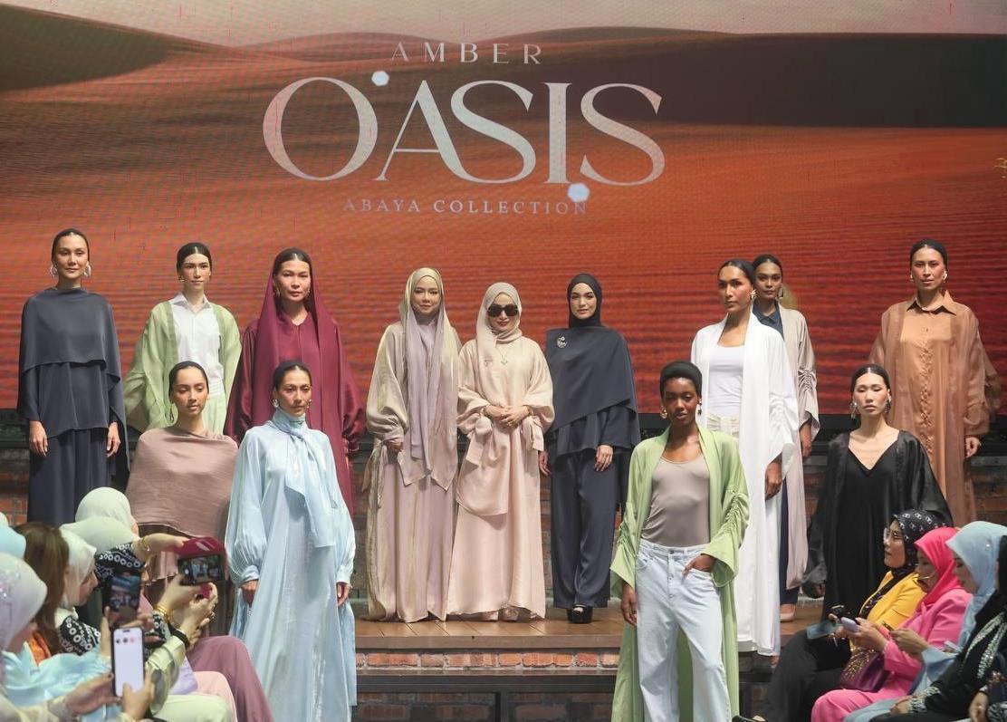 Amber Oasis Abaya: Ketika Busana Menjadi Manifesto Jiwa dan Keanggunan Muslimah Moden