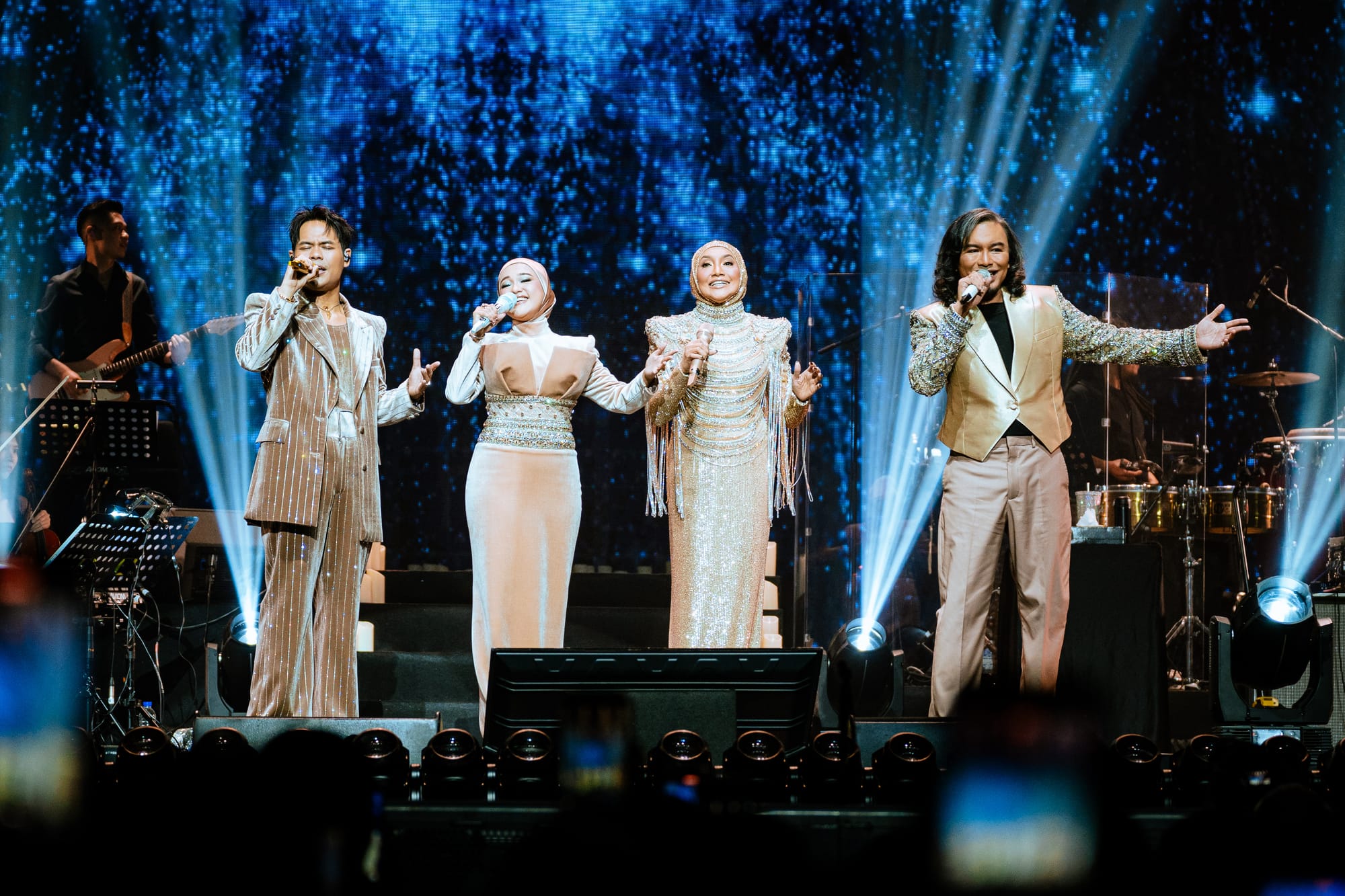 Vokal Padu Satu Keluarga, 'Empat Live In KL 2025' Gemilang Di Bawah Satu Cahaya