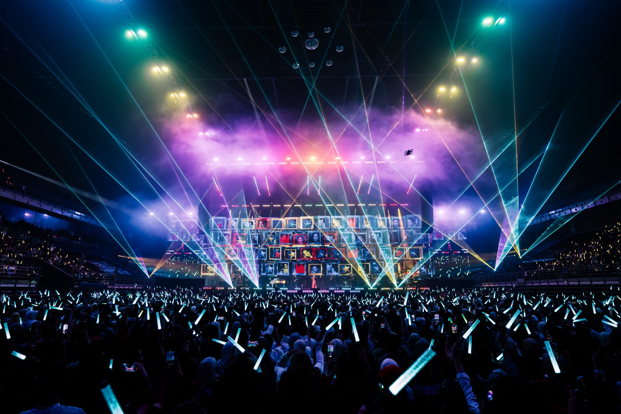 Sinaran Warna Empat Dekad 'Sheila Majid: 40 Years In Music' Diraikan Gah Dan Gilang-Gemilang