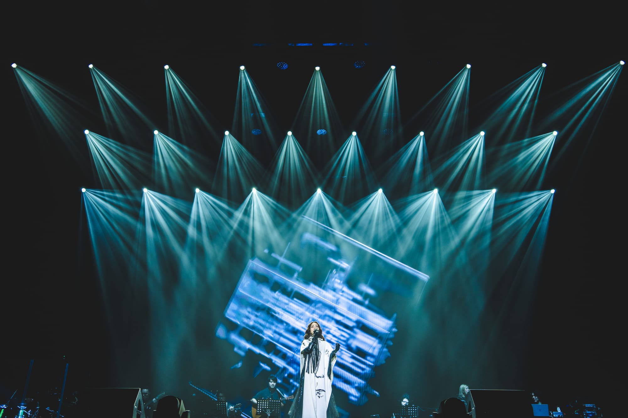 Diterpa Ombak Emosi 'Kay Tse “TIDAL” World Tour 2025 - KL' Di Satu Malam Nan Serba Indah