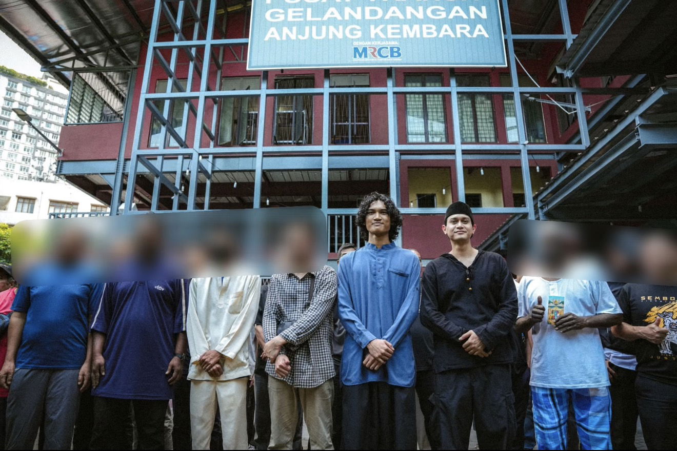 Artis Sony Music Turun Padang Agih Makanan Buat Gelandangan di Kuala Lumpur