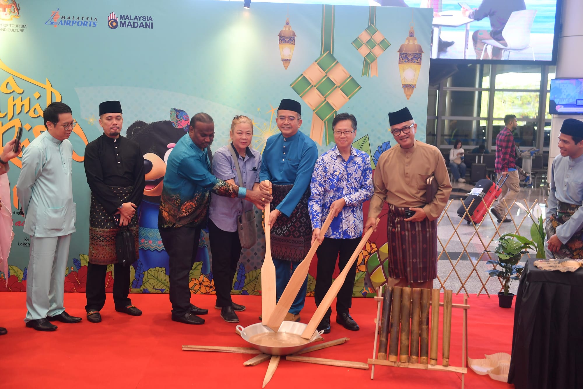 Sambutan Aidilfitri 2026 Meriahkan Ketibaan Pelawat, Malaysia Tampil Lebih Mesra dan Berbudaya