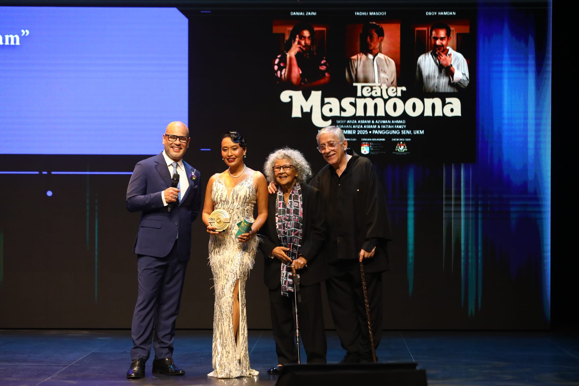 Nabila Huda Raih Trofi Sulung Teater Di Cameronian Arts Awards, Langkah Pertama Yang Bermakna