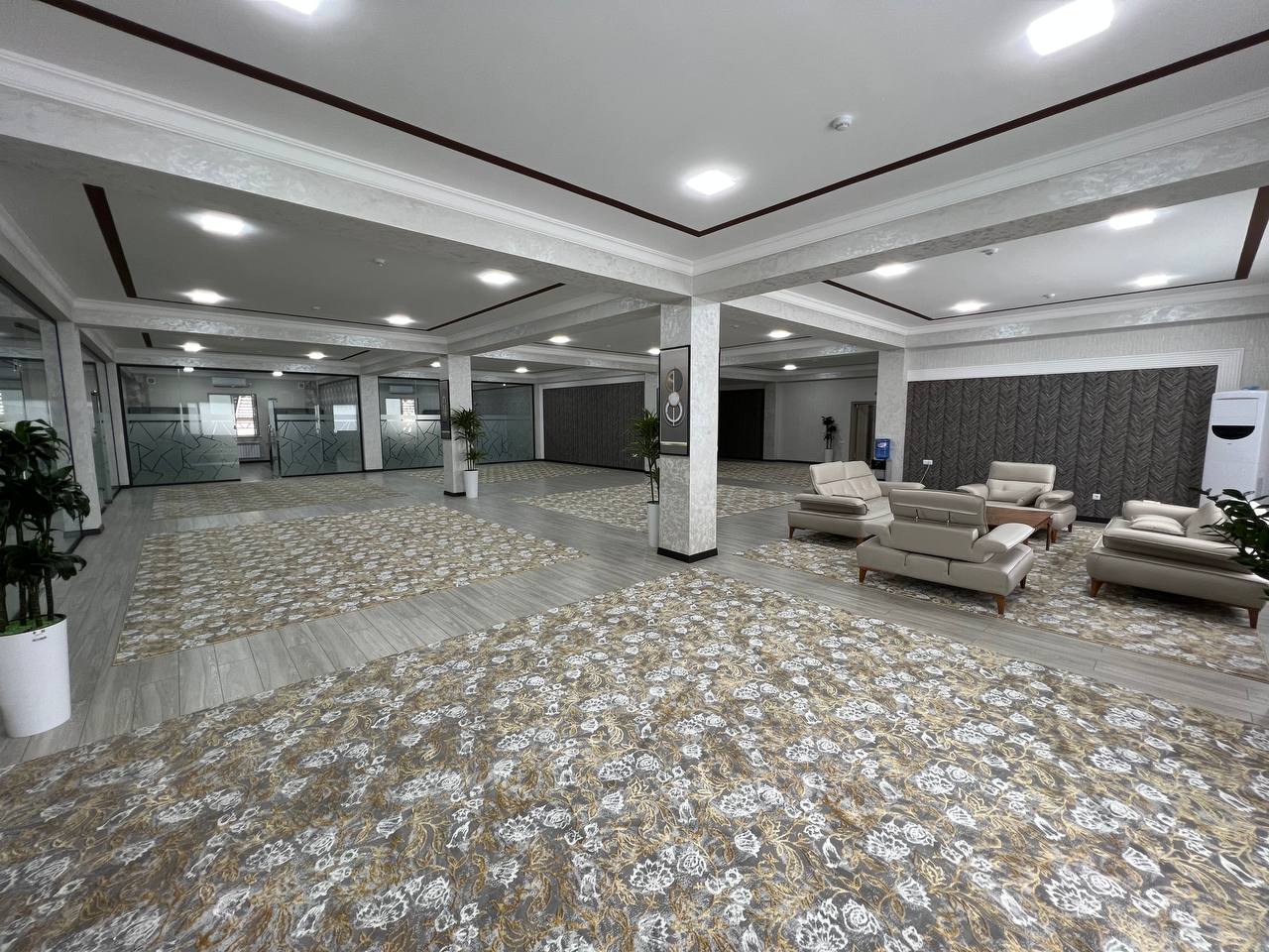 Собственные офисные помещения более 1000 кв. м.