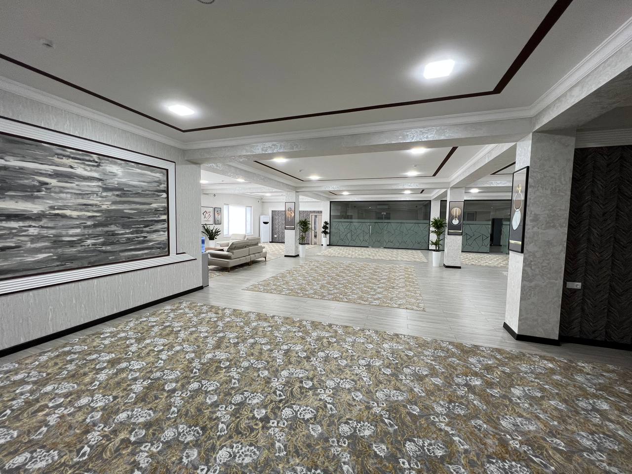 Собственные офисные помещения более 1000 кв. м.