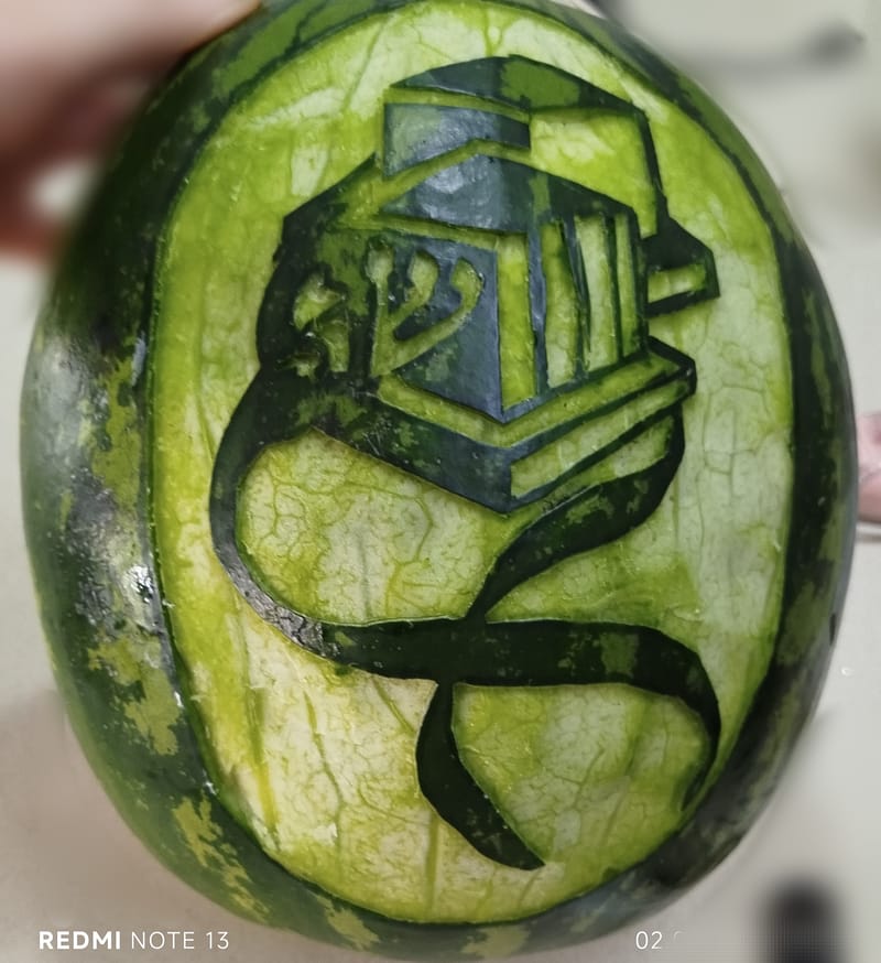 אבטיח מגולף