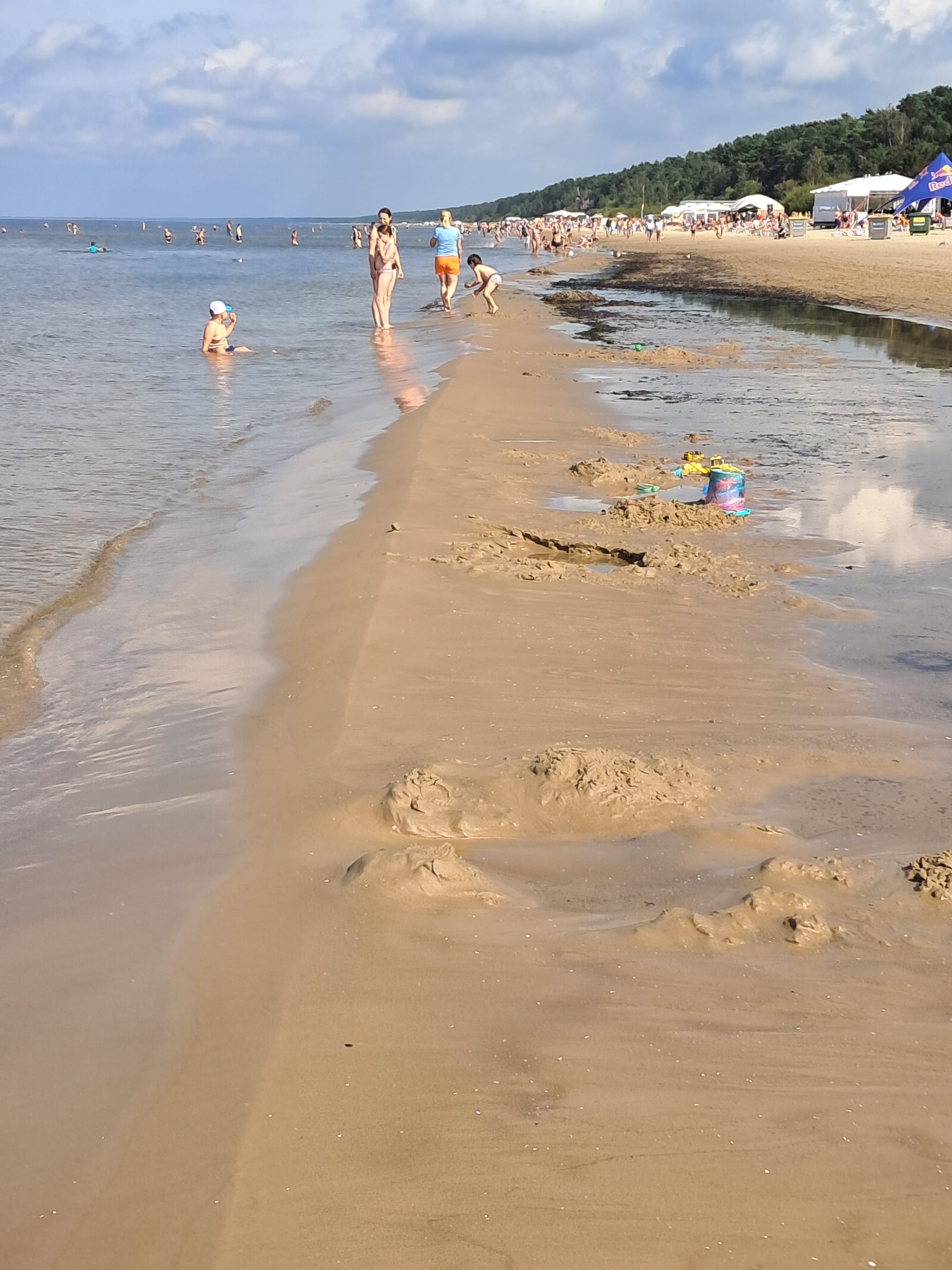 Der feinsandige Badestrand von Jurmala
