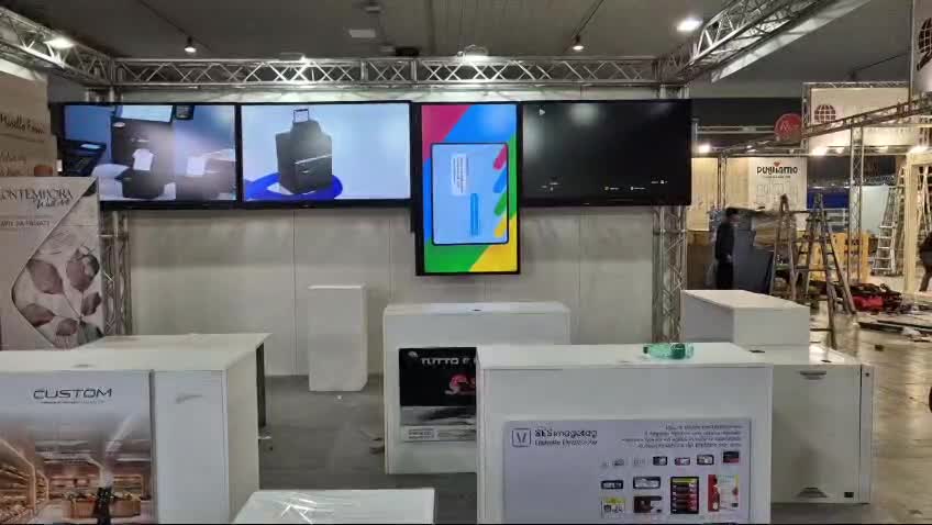 Montaggio su staffa a parete  3+1