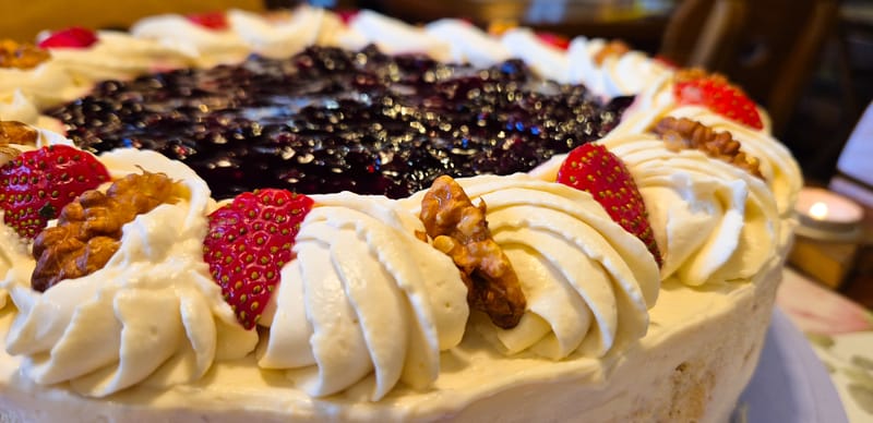 ТОРТА "РАДОСТ" С ГОРСКИ ПЛОДОВЕ