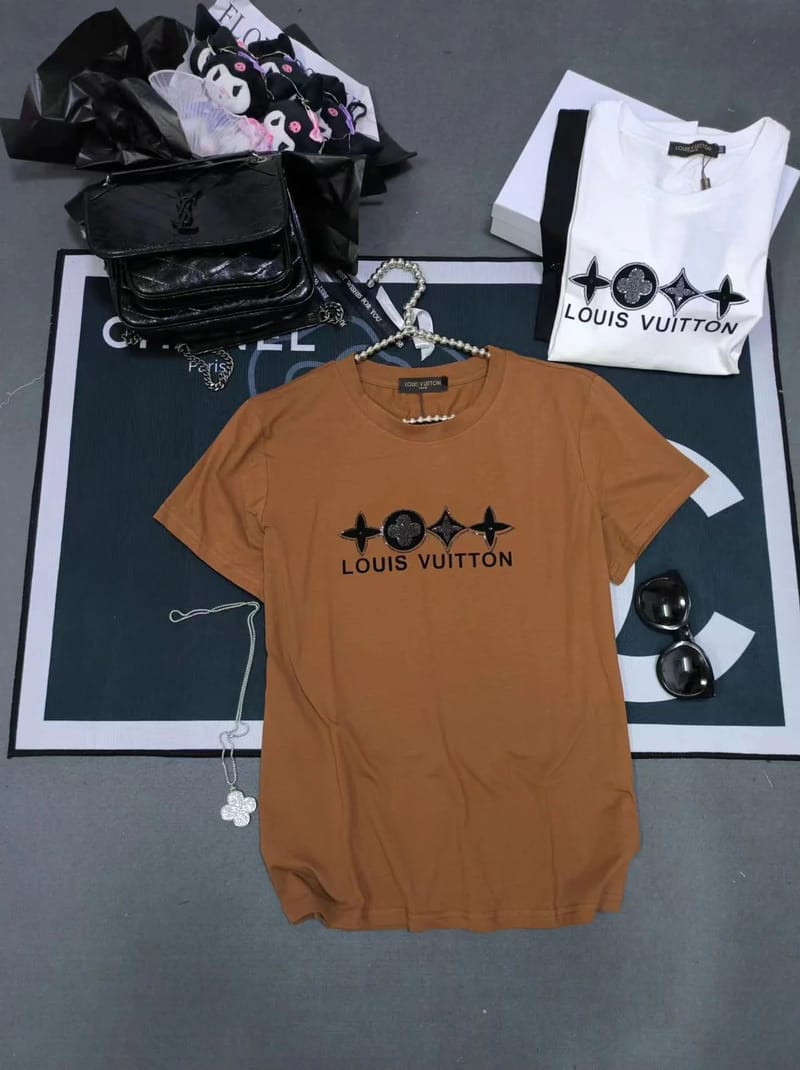 Discovering the Luxury of Women’s Tees: Where Comfort Meets Style