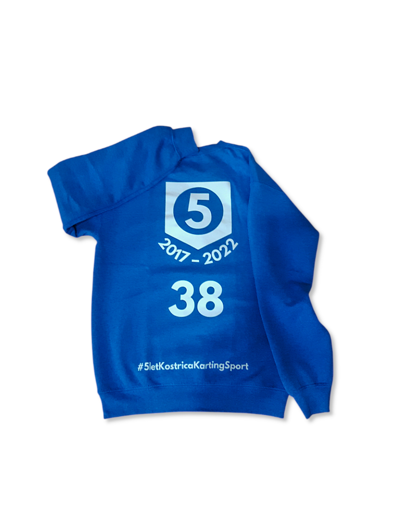 Speciální mikina týmu k pětiletému výročí v roce 2022.