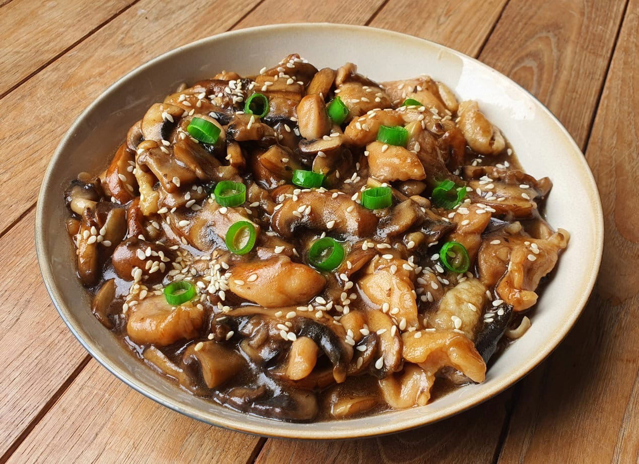 Sauté de poulet aux champignons frais