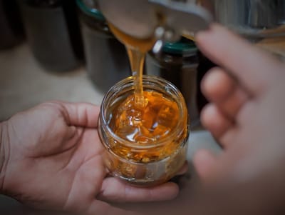 Proces produkcji miodu w MIKRO-pasieka Michał Krysiak