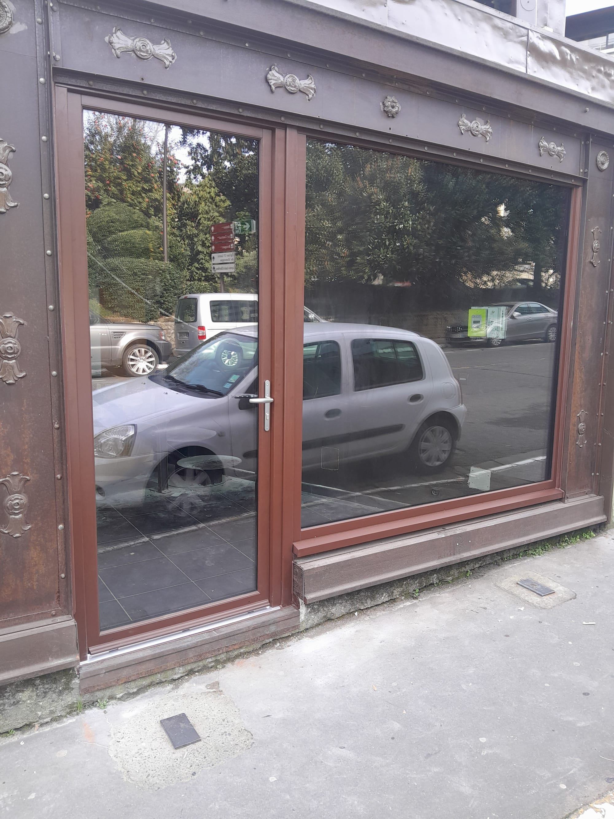 Vitrine , ensemble composé porte + fixe