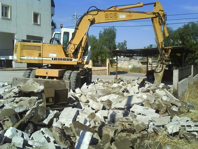 Κατεδαφίσεις εσωτερικών και εξωτερικών χώρων