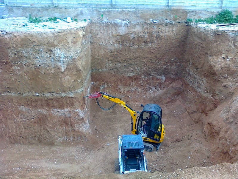 Εκσκαφές υπογείων και θεμελιώσεων