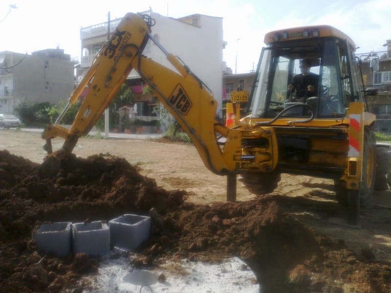 Εκσκαφή χαντακιών ομβρίων, αποχέτευσης, βόθρων, Δ.Ε.Η κ.α. σε ανοιχτούς και κλειστούς χώρους