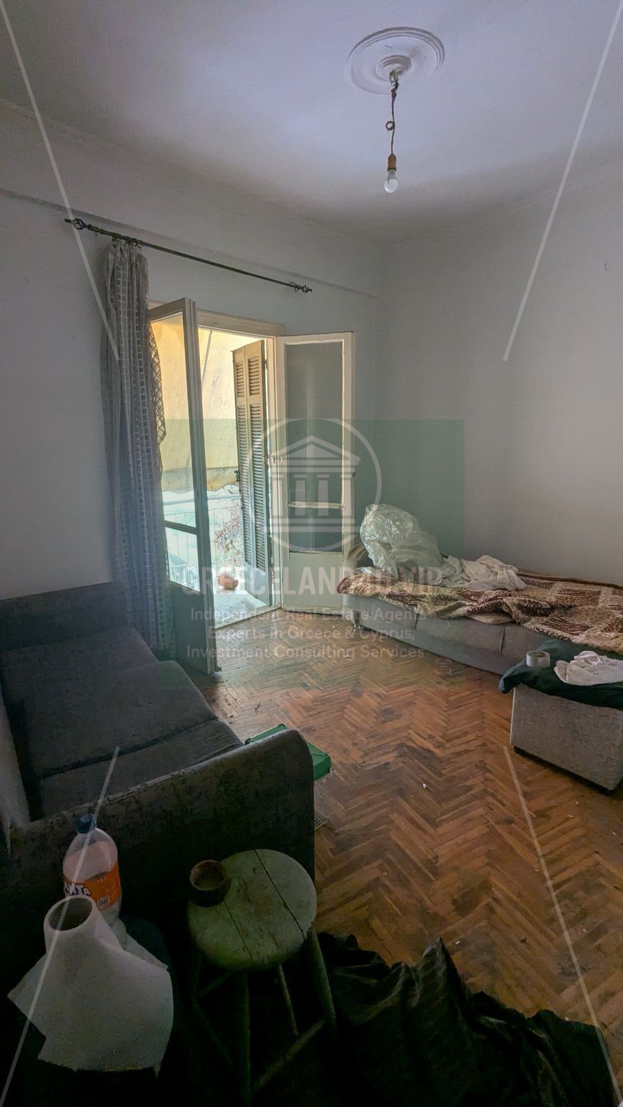 🚇 Only 500 meters from the metro station