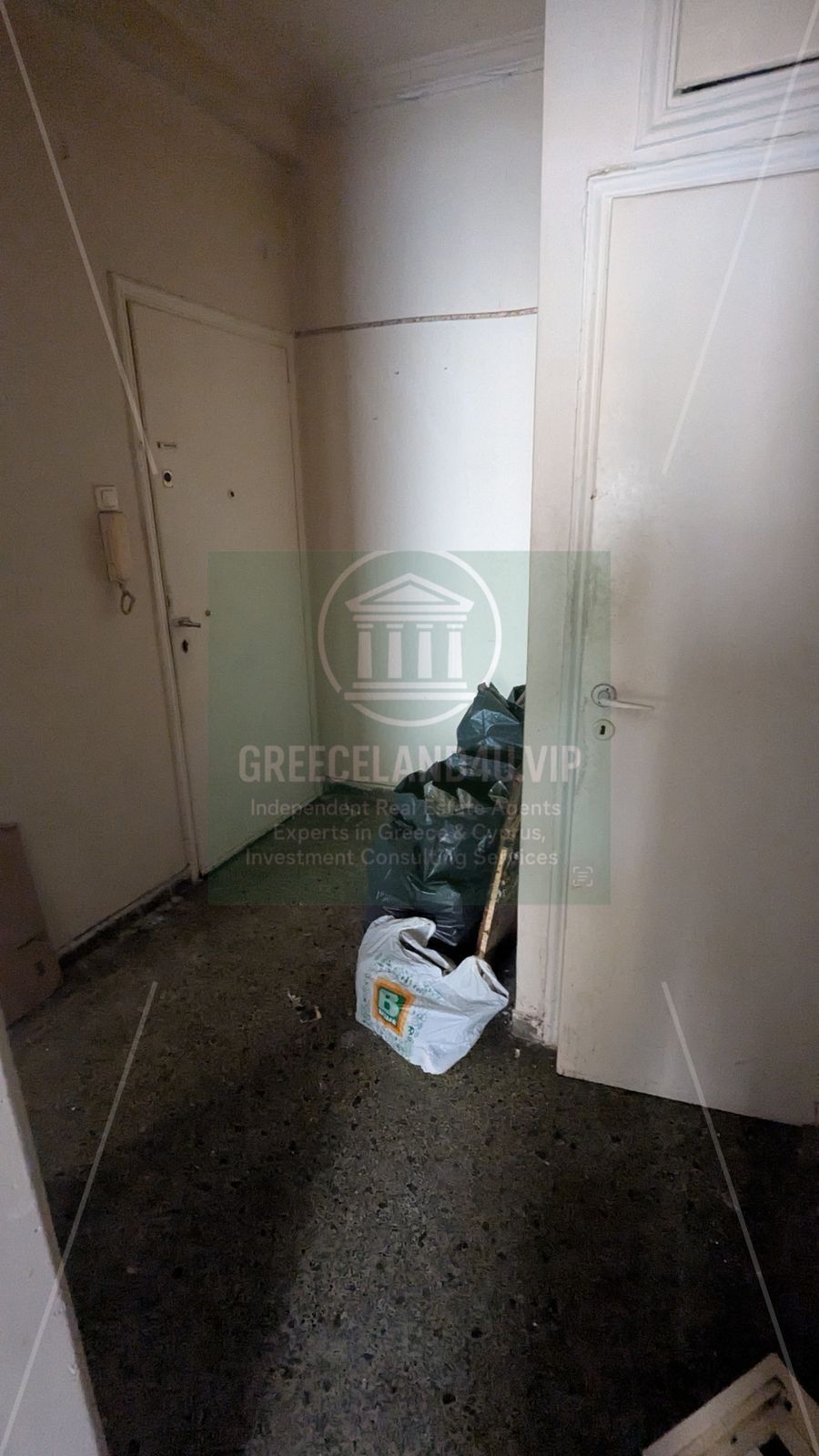 🚇 Only 500 meters from the metro station