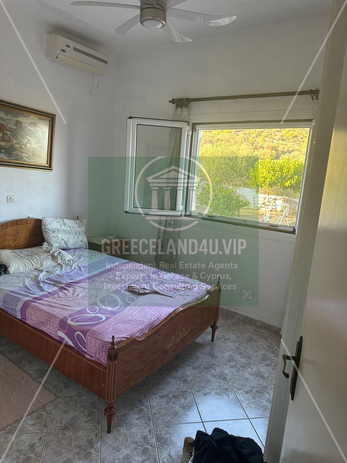 🏡 2 bedrooms | Living room with fireplace | Kitchen | Bathroom