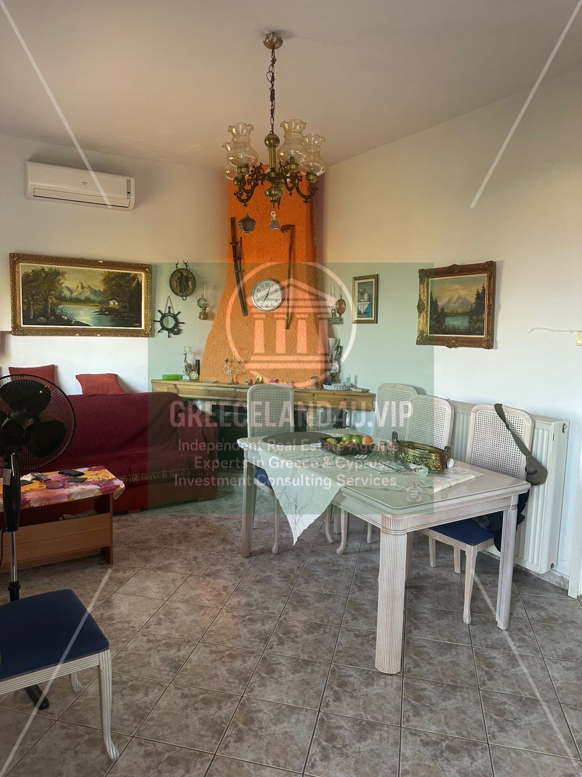 🏡 2 bedrooms | Living room with fireplace | Kitchen | Bathroom