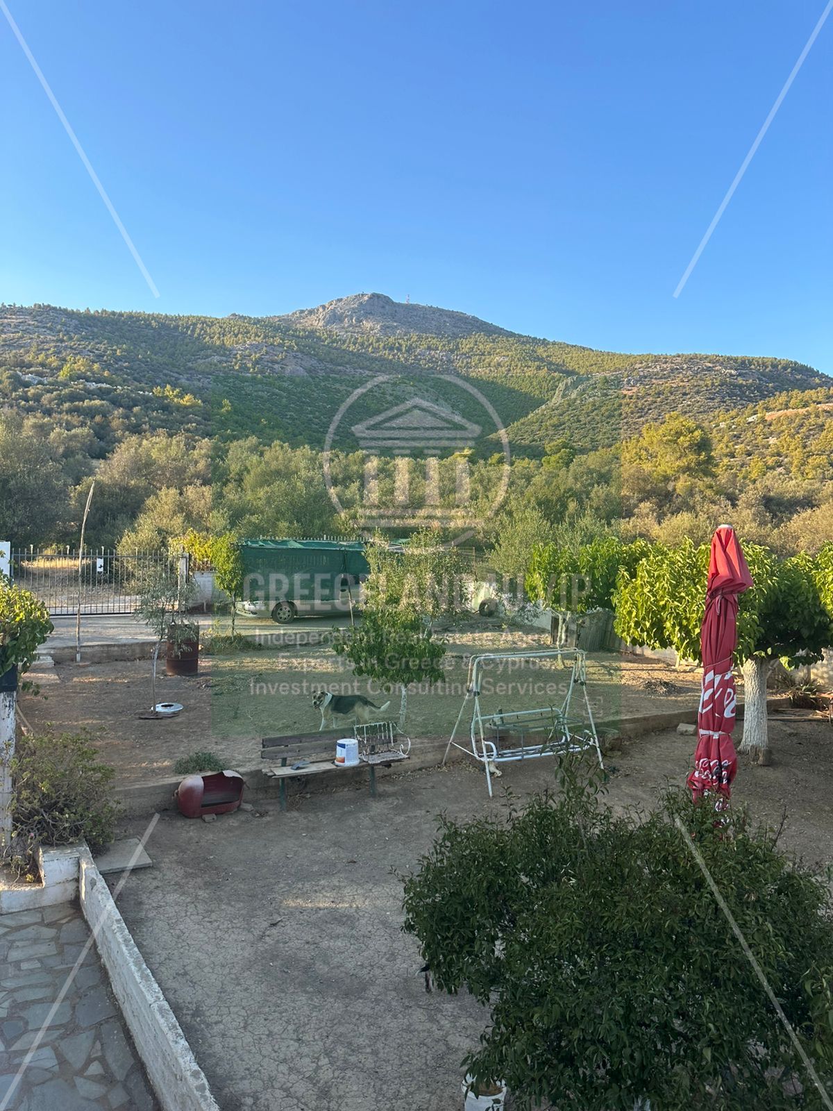 🏡 2 bedrooms | Living room with fireplace | Kitchen | Bathroom