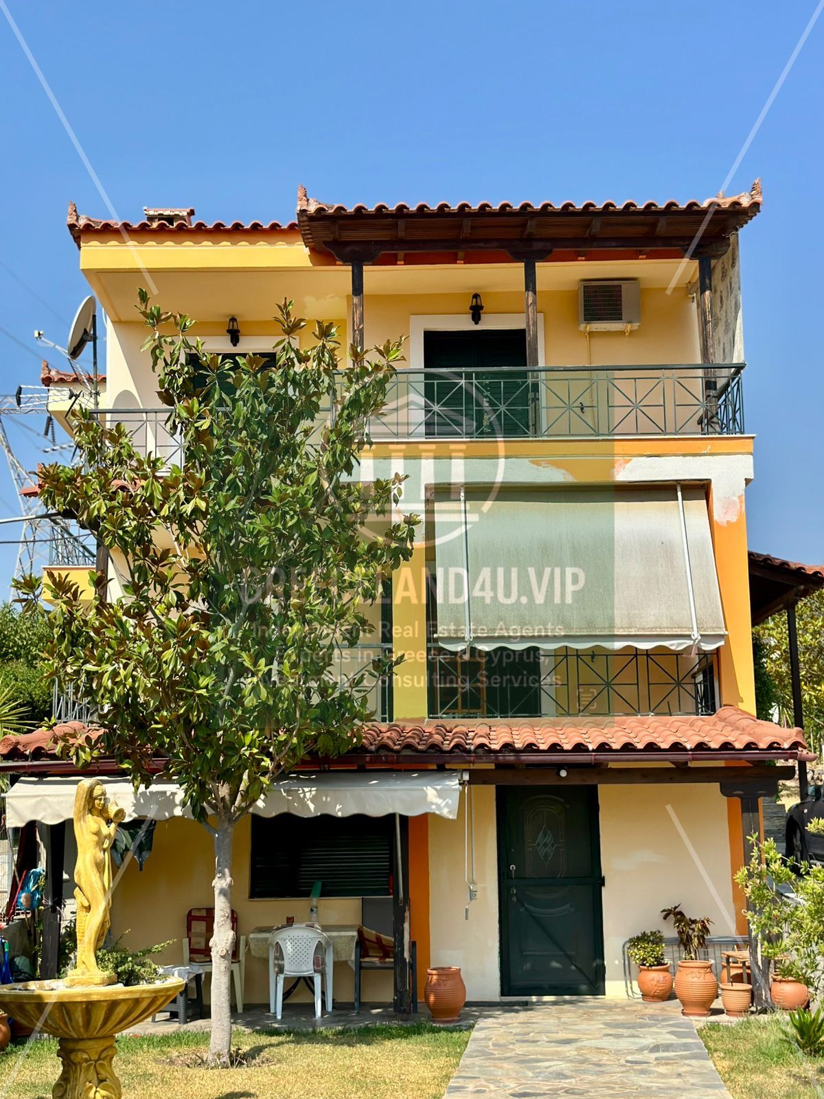 📐 Total Built Area: 220 sq.m