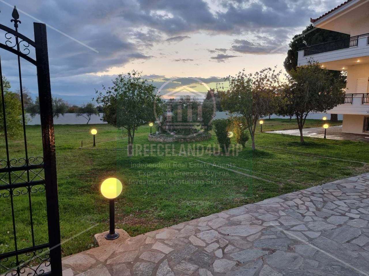 Completely renovated villa (2025), on a 2 dunam plot with potential for a pool!