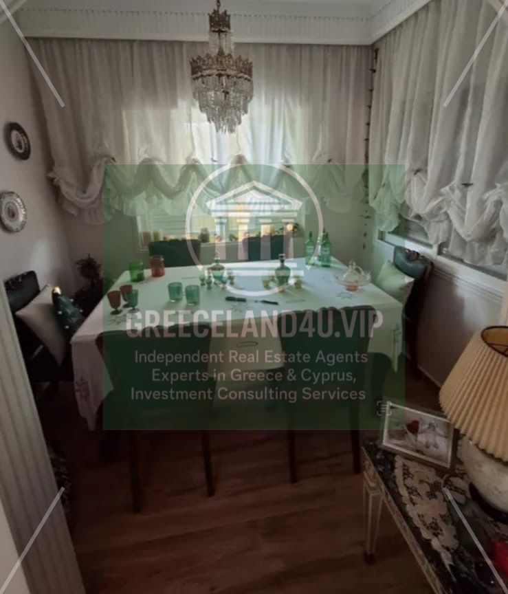 🛏️ The property includes a living room and 2 bedrooms