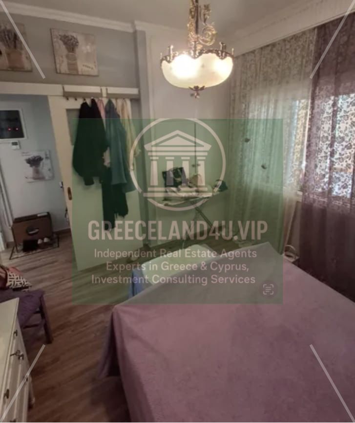 🛏️ The property includes a living room and 2 bedrooms
